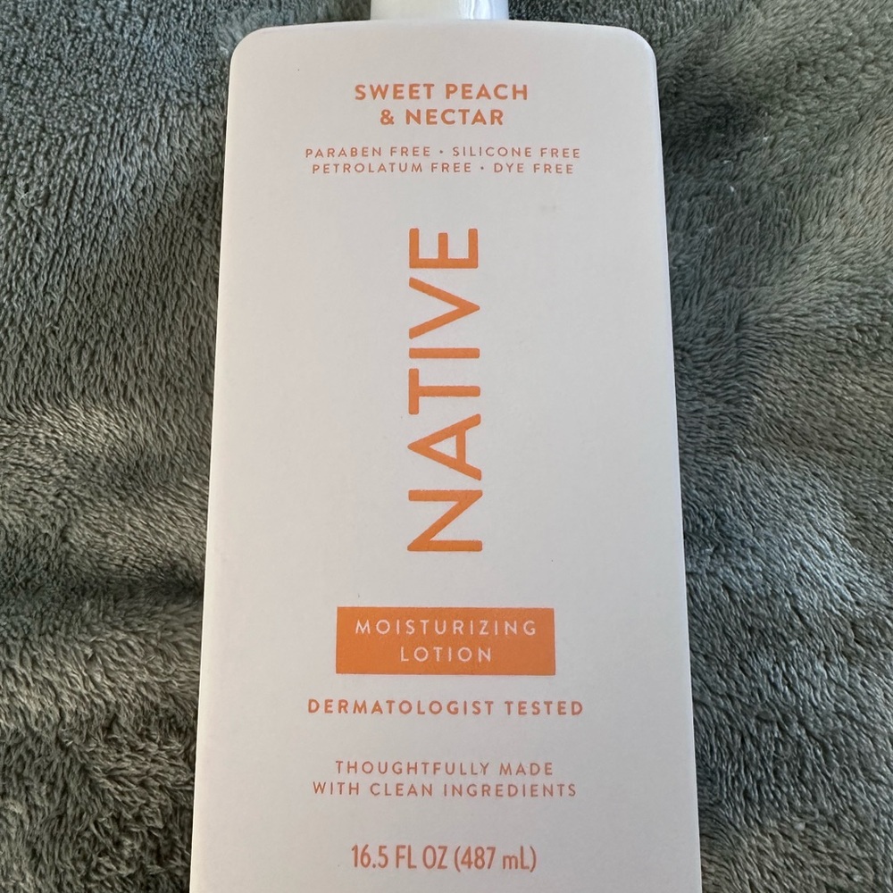 Native Sweet Peach & Nectar Body Lotion - White with Peach Accents
